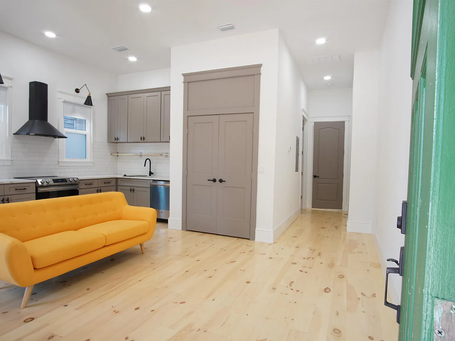 1 bed, 700 sqft, $1,145 — Photo 2