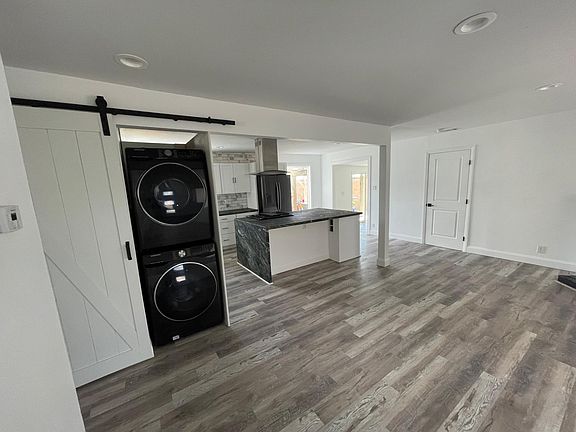3rd image of 7 E Greenbrae Dr