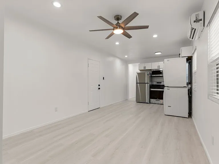 Beautiful 1 Bed 1 Bath — Photo 2