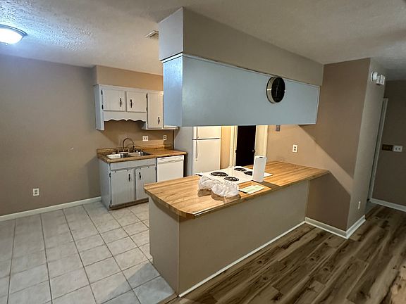 4th image of 124 Parker Village Cir