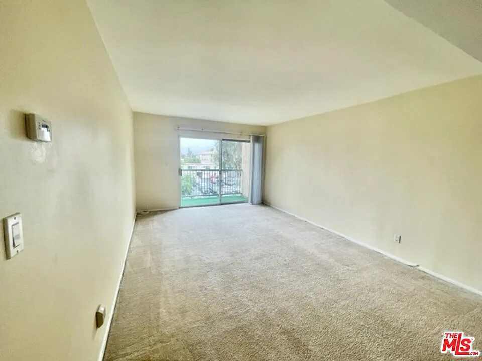 2 bed, 2.0 bath, 962 sqft, $2,350 — Photo 3