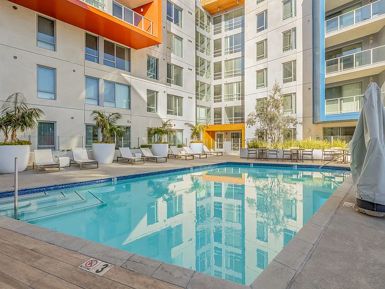 1400 FIG Apartments — Photo 9