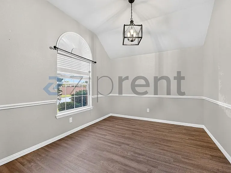 5228 Lake Grove Dr — Photo 5