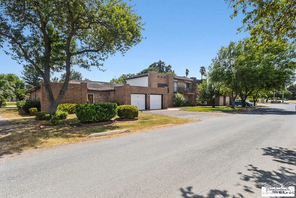 3 bed, 2.5 bath, 1712 sqft, $2,500 — Photo 2