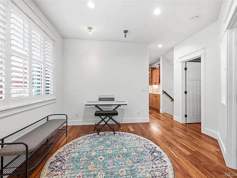 803 S Clarkson St — Photo 5