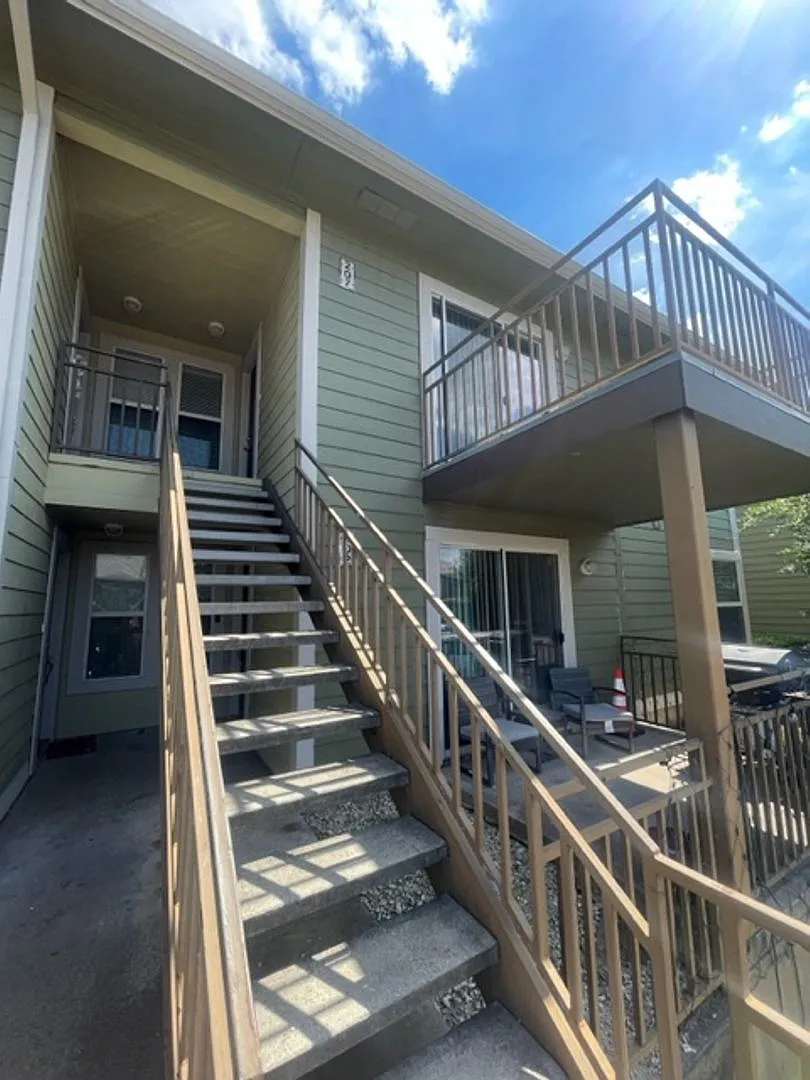 1500 Lake Shore Dr — Photo 2