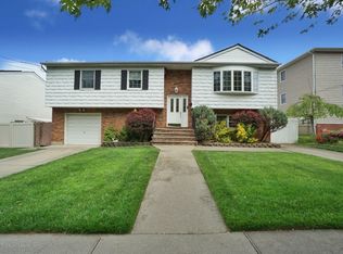 1612 Drumgoole Rd W, Staten Island, NY 10312