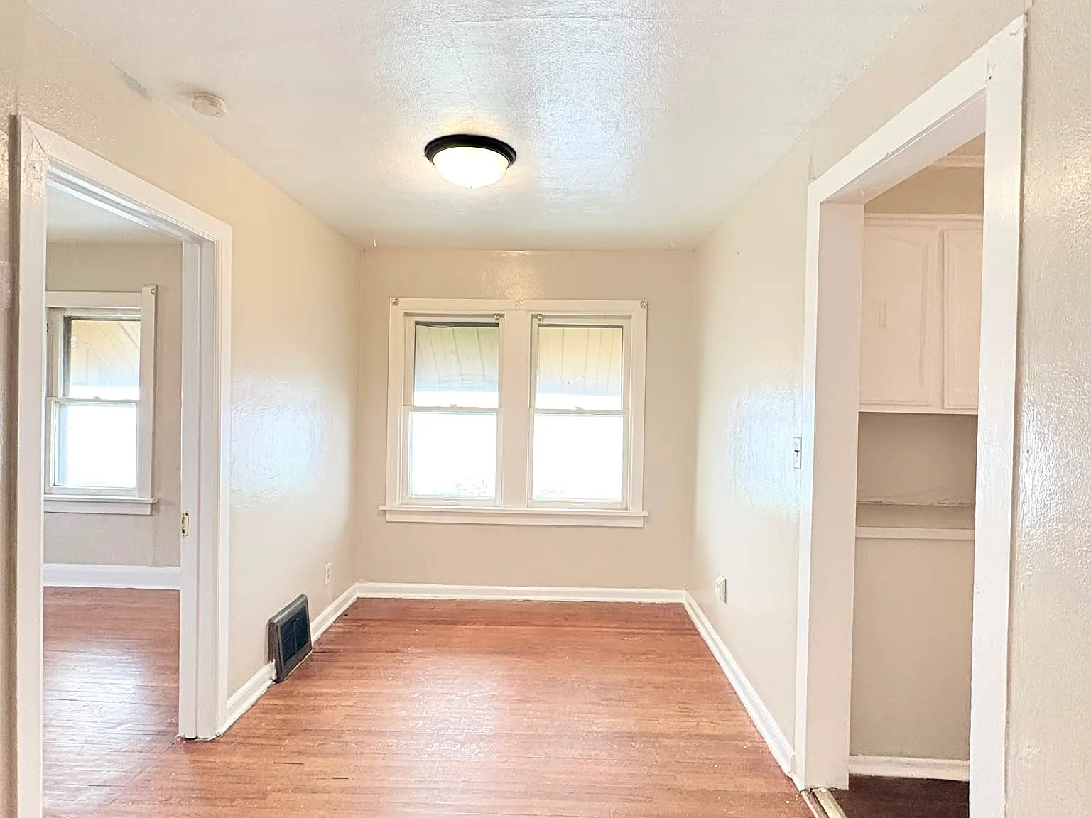 2 bed, 988 sqft, $1,225 — Photo 2