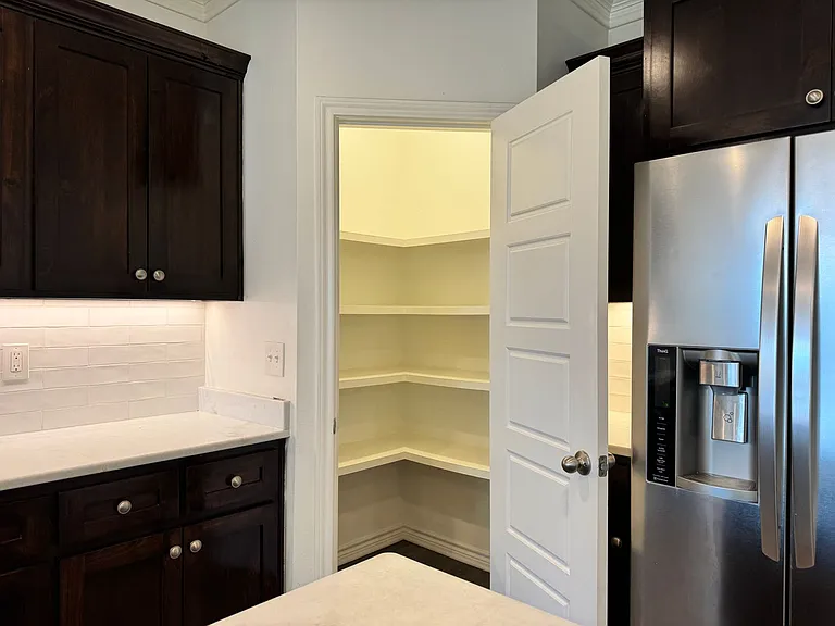 3704-3784 Cottage Park Cir — Photo 14