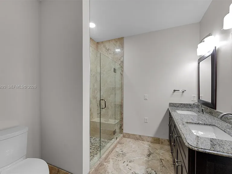 3906 NE 20th St — Photo 44