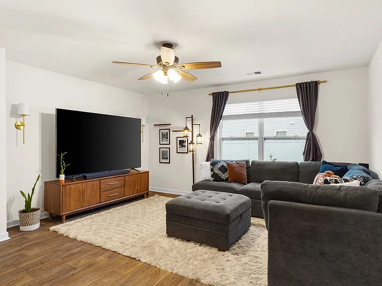 394 Coconut Dr — Photo 3