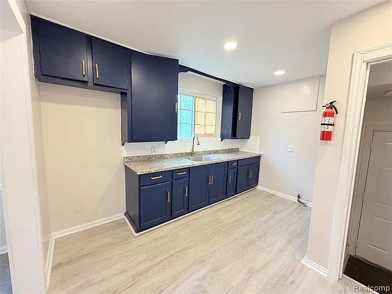 11375 Roxbury St — Photo 4