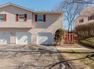 8747 Fox Rest Dr, Brecksville, OH 44141