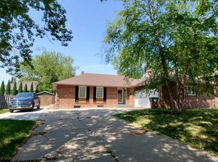 8112 S Hazelwood Dr, Lincoln, NE 68510