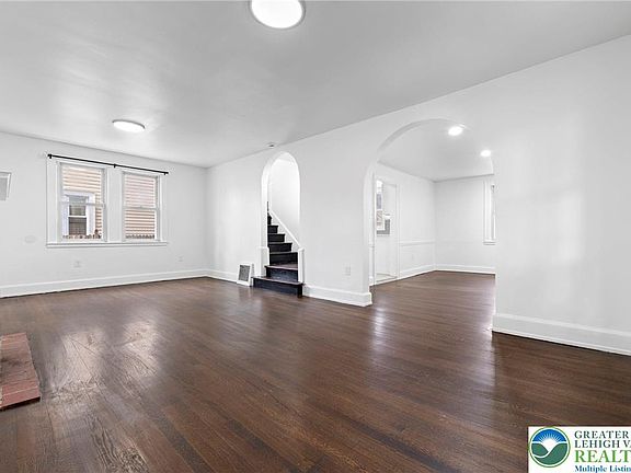 4th image of 409 E Washington Ave