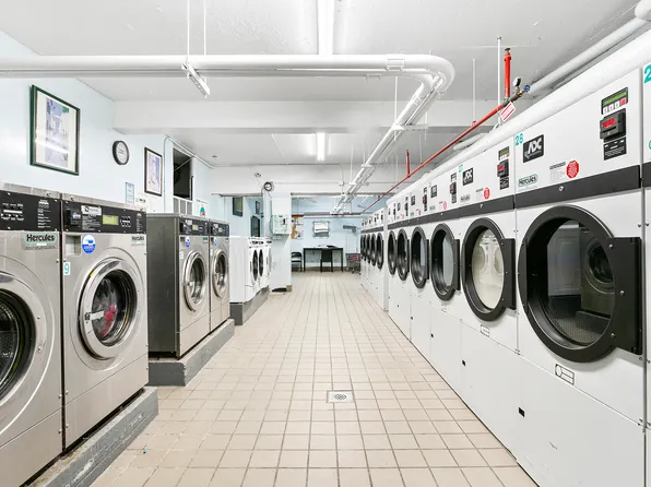 159-00 Riverside Drive West image 9 of 17