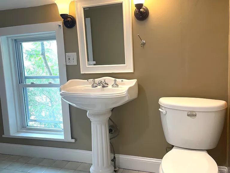 221 Middle St — Photo 25
