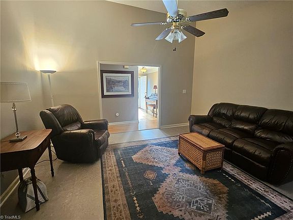 5th image of 117 Village Dr