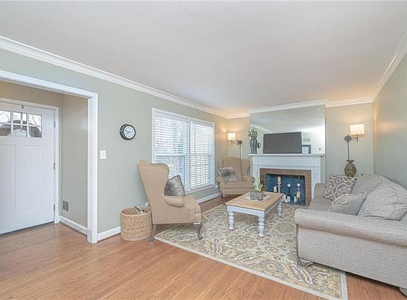 4th image of 7645 Belleview Ave