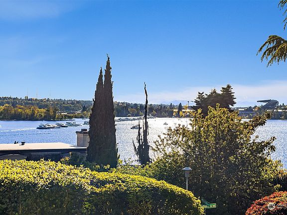 4th image of 3004 W Laurelhurst Drive NE