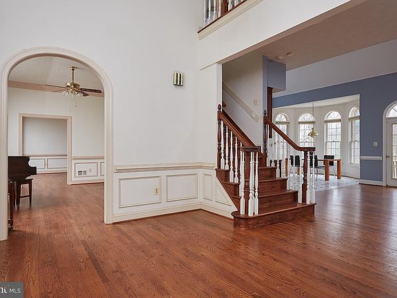 3rd image of 4736 Spruce Ave