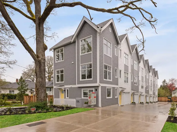 2536 Shelbourne St #11, Victoria, BC V8R 4M4