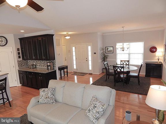 3rd image of 9404 Everette Ct