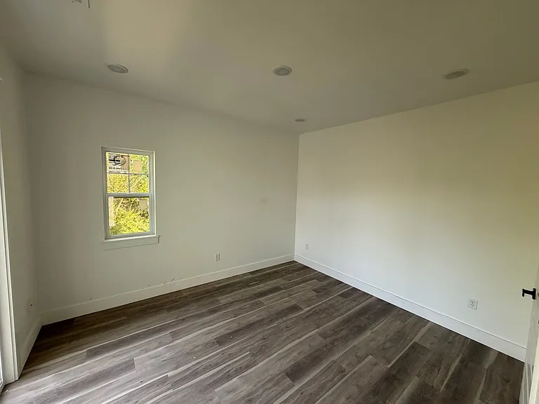 904 N Sang Ave #B — Photo 10