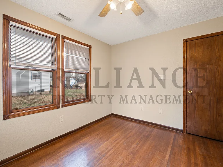 302 N King St — Photo 15
