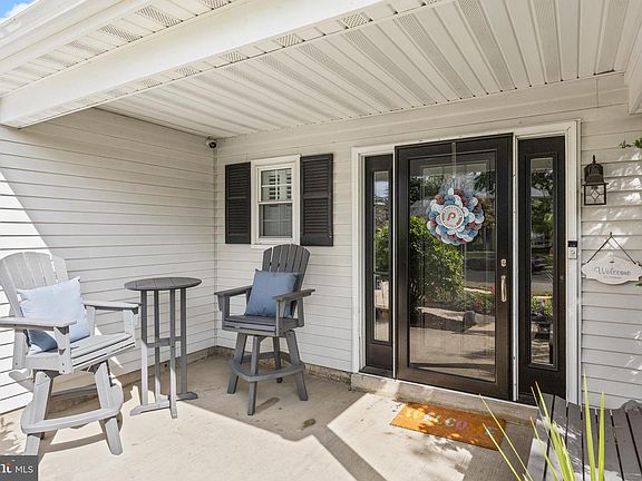 3rd image of 26 Boothby Dr