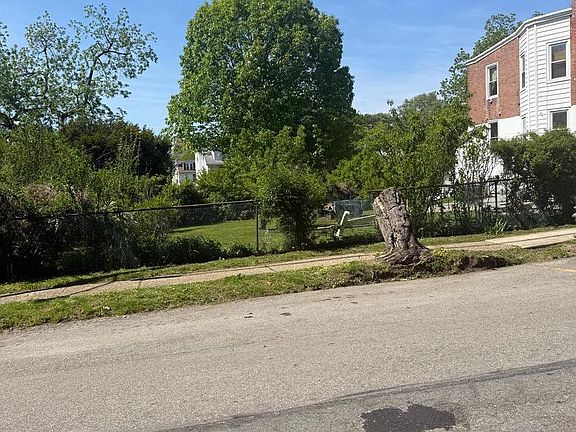 4th image of 32 S 12th St