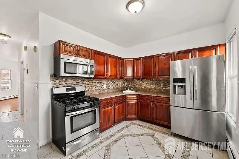 3 bed, 1.0 bath, $2,050 — Photo 2