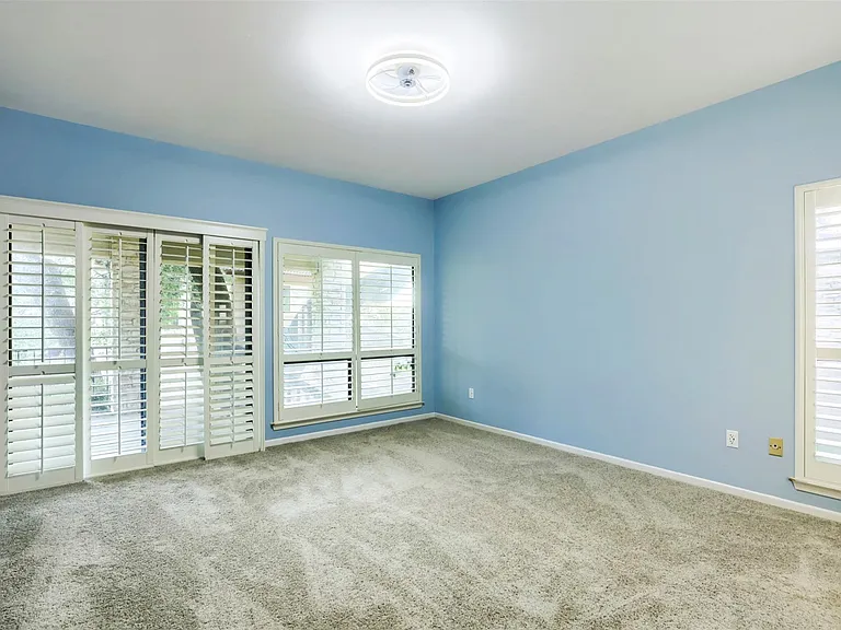 208 Crescent Blf — Photo 12