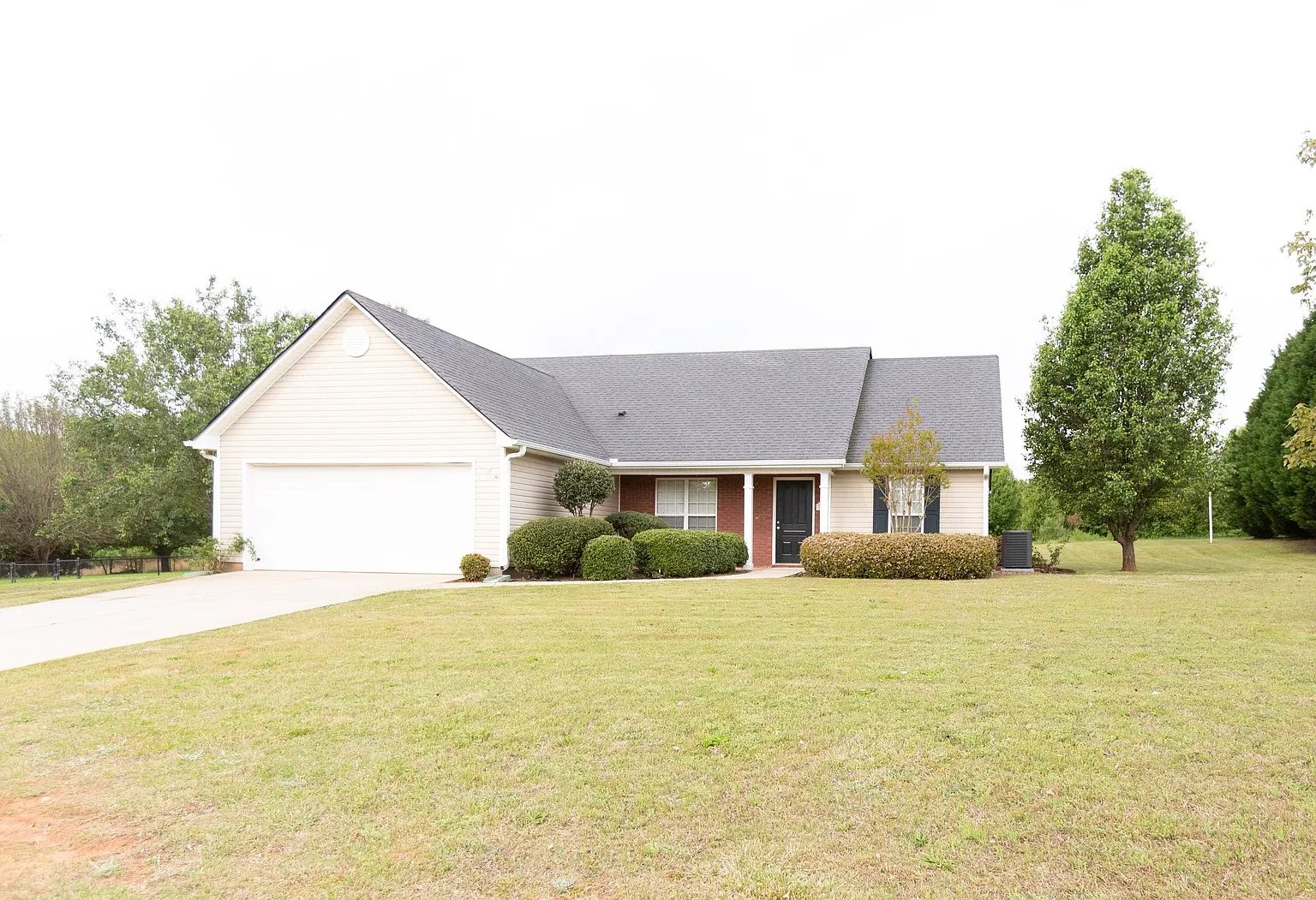 Beautiful 3 bedroom, 2 bath single family home — Photo 3