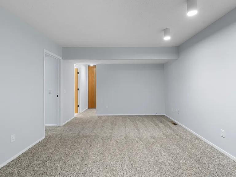 17767 Falling Leaves Rd — Photo 15