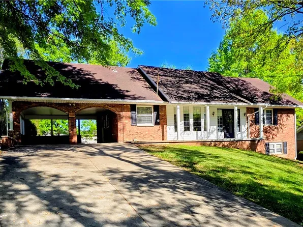 1239 Lakewood Cir, Washington, WV 26181