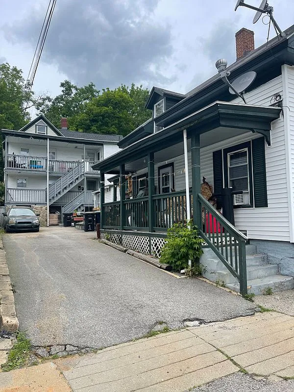 2 bed, 1.0 bath, 900 sqft, $1,500 — Photo 2