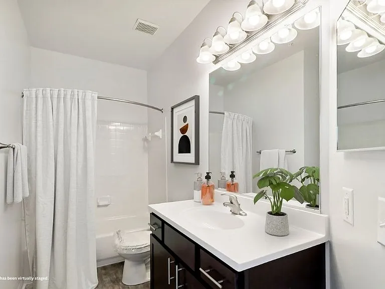 Windsor Commons Apartments — Photo 10