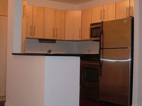 3rd image of 3550 N Lake Shore Dr APT 311
