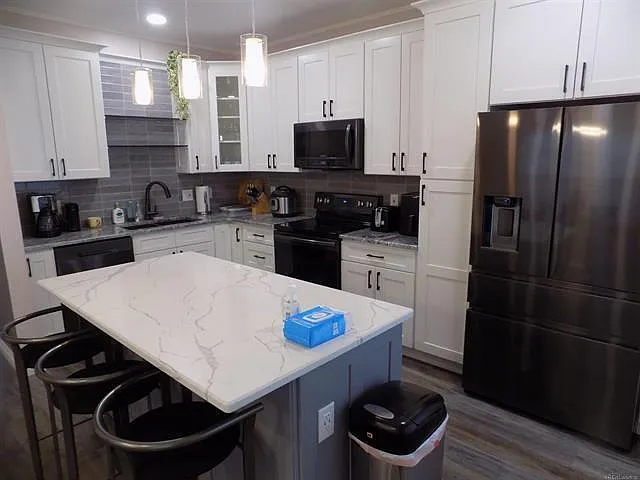 3 bed, 2.5 bath, 2000 sqft, $2,300 — Photo 2