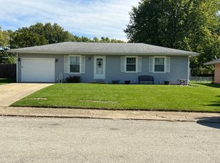 20 Holly Dr, Clinton, IL 61727