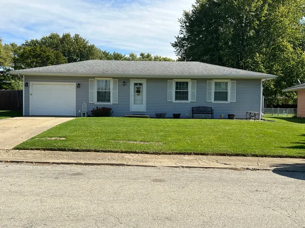 20 Holly Dr, Clinton, IL 61727