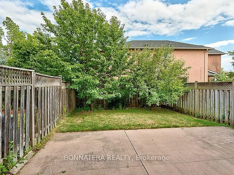 2399 Newcastle Cres — Photo 13