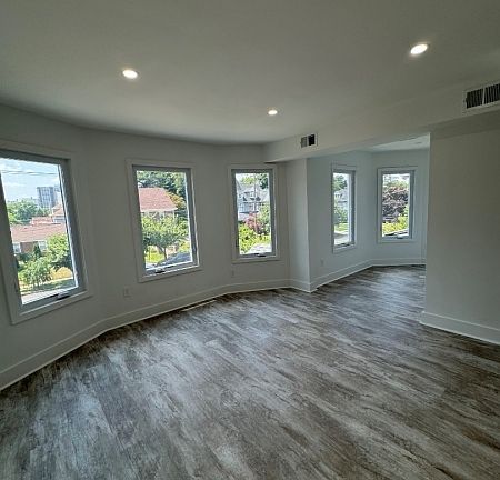2nd image of 262 Anderson St Floor 2