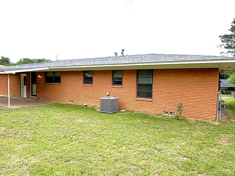 1805 Waterloo Ave — Photo 19