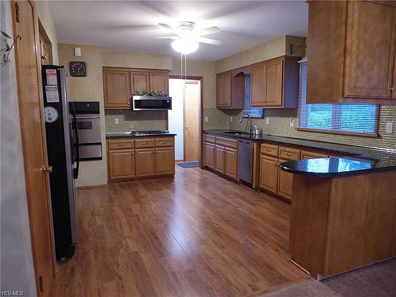 3rd image of 9655 Idlewood Dr