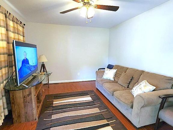 2nd image of 319 Oak Grove Avenue