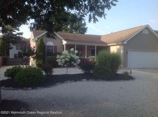 941 Canoe Ln, Manahawkin, NJ 08050