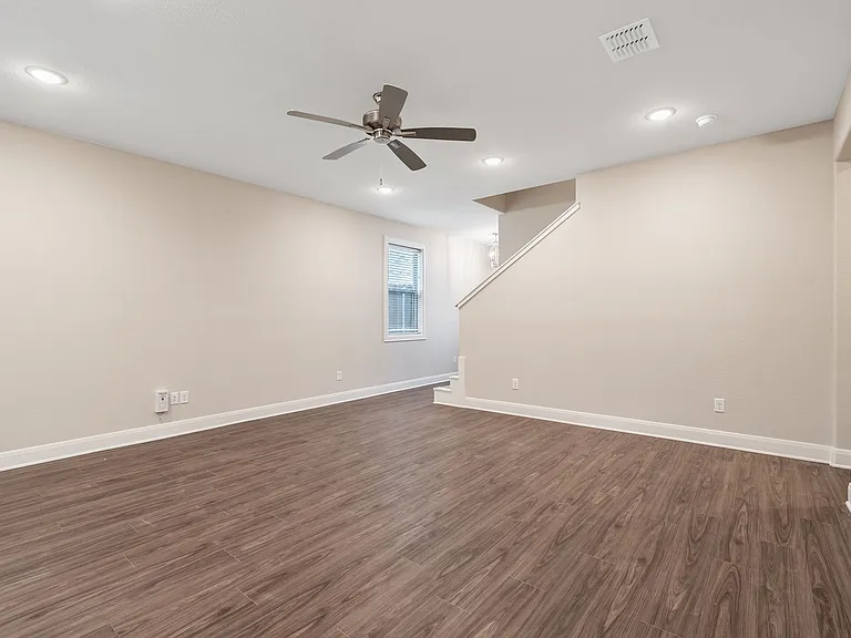 Omen Hill Villas- ASK ABOUT OUR SPRING MOVE- IN SPECIAL TODAY! — Photo 27
