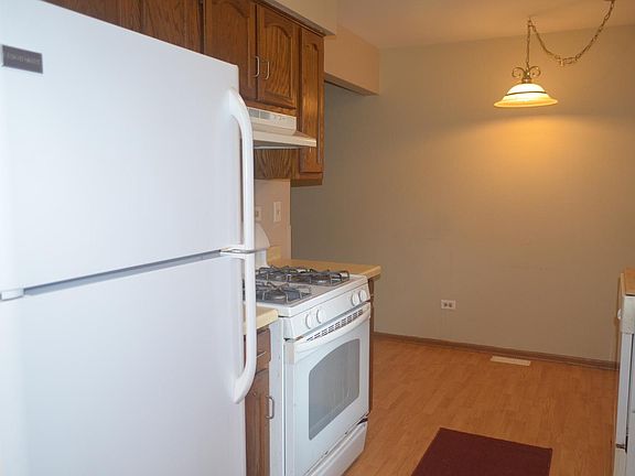 3rd image of 324 N Airlite St #324